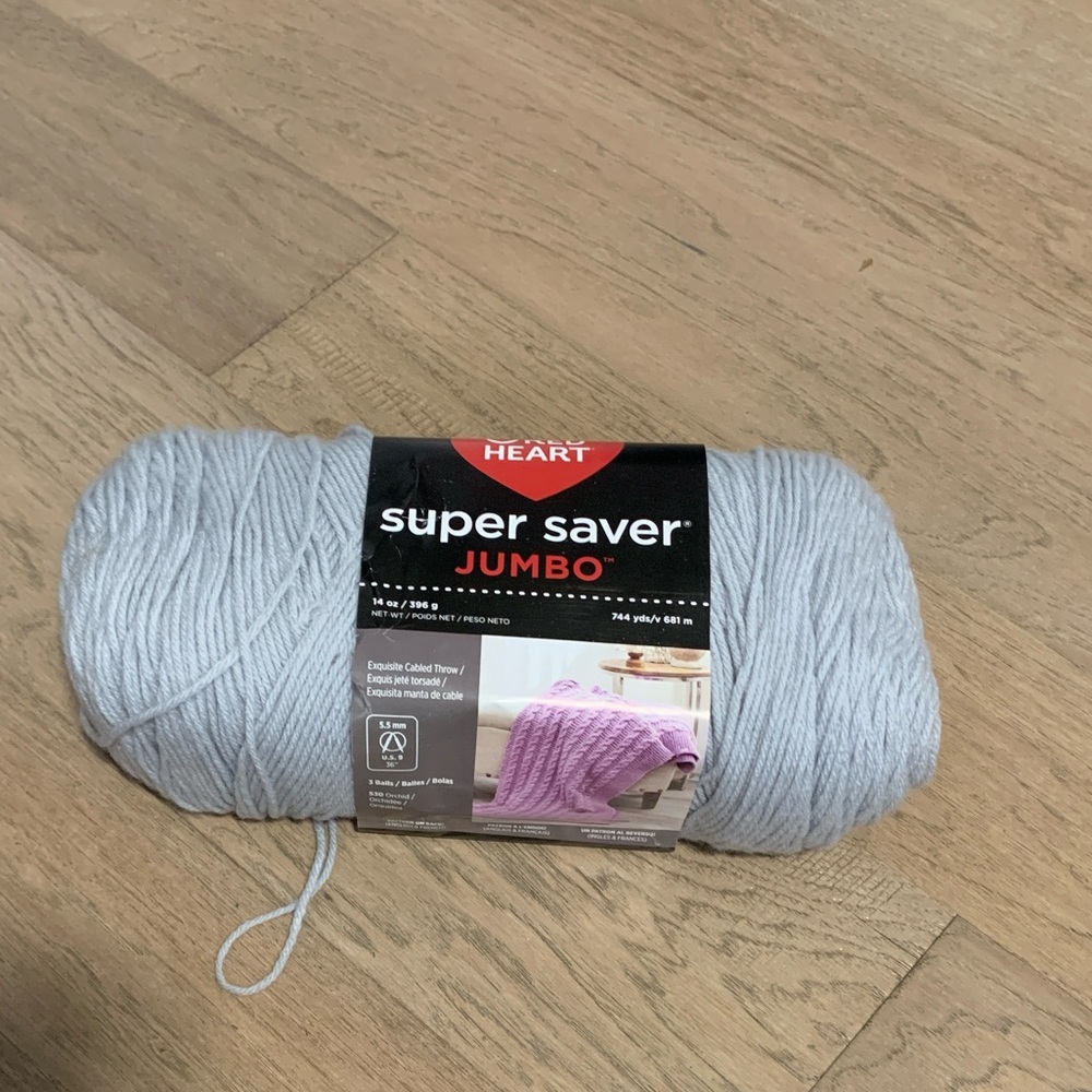NWT Jumbo Red Heart Jumbo Yarn - Light Grey - 14 oz/744 Yards